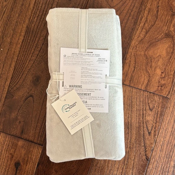 Pottery Barn Baby Crib Fitted Sheet - Picture 2 of 4